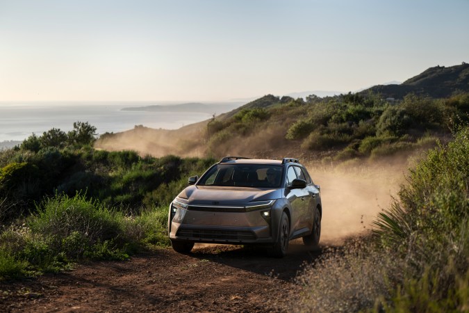 Toyota bZ Woodland 2026 tiene su lado off-road.