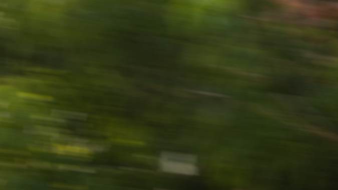 Vehículo autónomo Waymo Hyundai IONIQ 5 en calle urbana, destacando tecnología de conducción sin conductor.