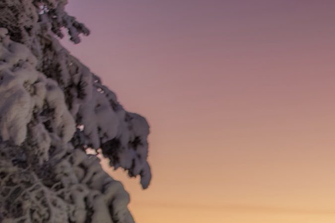 Vista lateral exterior del Kalmar 7-97 Turbo Porsche 930 en nieve, alerón cola de ballena y llantas de 18 pulgadas.