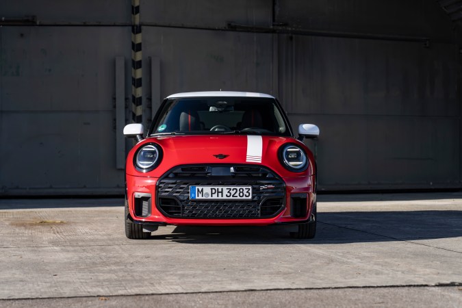 MINI JCW 1965 Victory Edition 2026 tiene detalles de la victoria de Montecarlo.