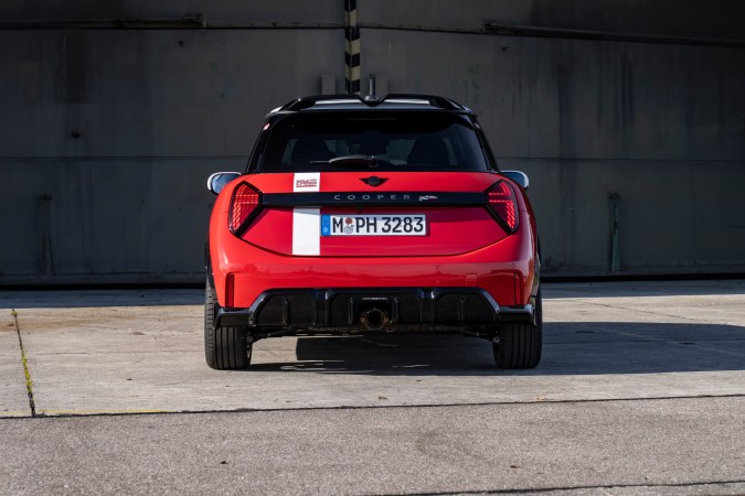 MINI JCW 1965 Victory Edition 2026 tiene una buena potencia.