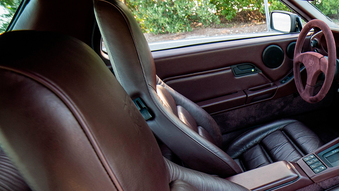 RUF 928R tiene un interior elegante.