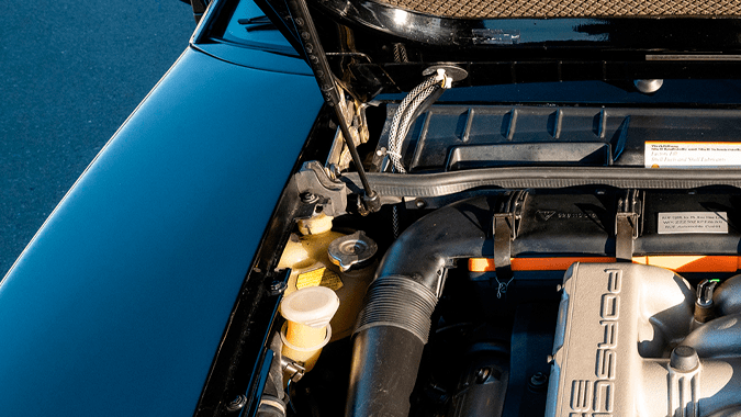 RUF 928R tiene un poderoso motor V8.