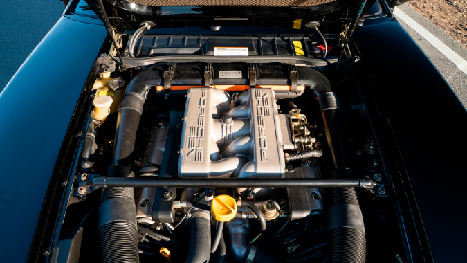 RUF 928R tiene un poderoso motor V8.