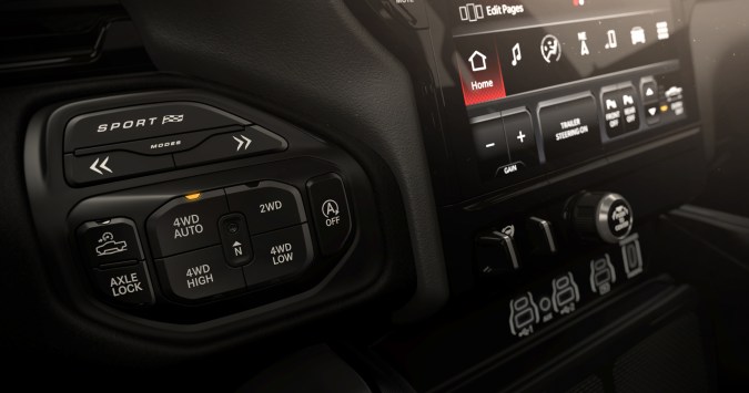 Ram 1500 Rebel X 2026 tiene varias configuraciones nuevas.