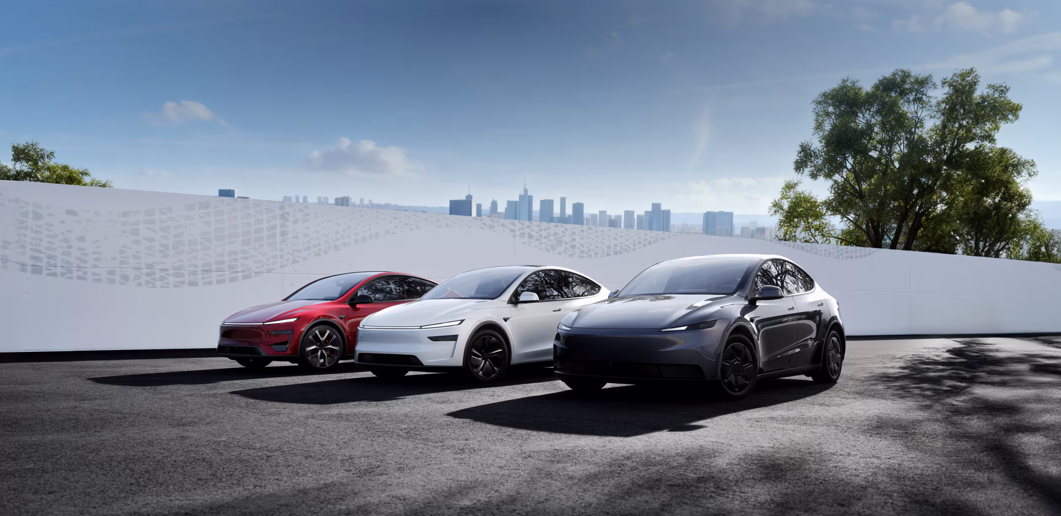 Línea Tesla Model 3 Y S roja gris blanca estacionados, vehículos eléctricos innovadores skyline urbano, flota autos autónomos Tesla futuro movilidad.