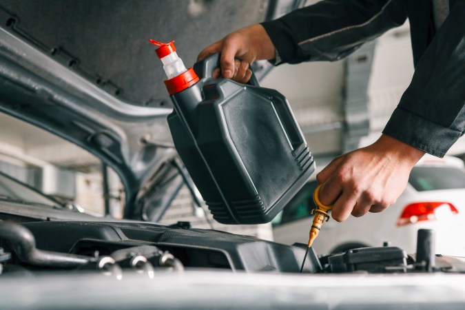 El aceite sintético es el más óptimo para motores actuales.