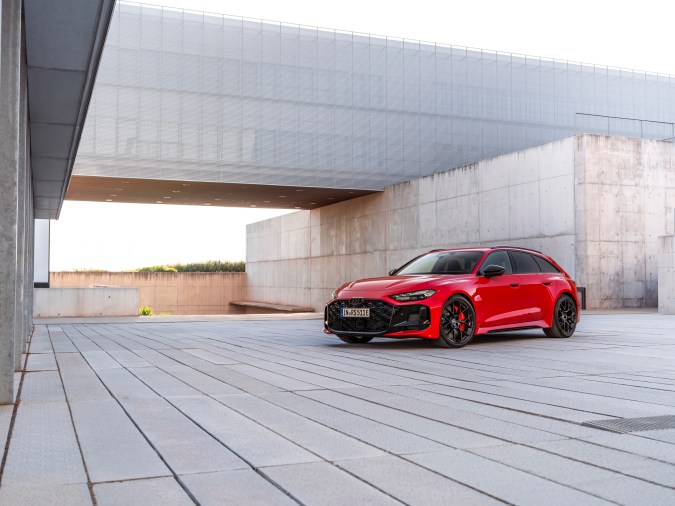 Audi RS 5 Avant 2026 tiene un buen espacio interior.