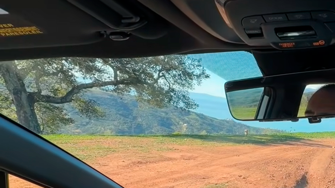 Toyota bZ Woodland 2026 tiene varios modos de conducción todoterreno.