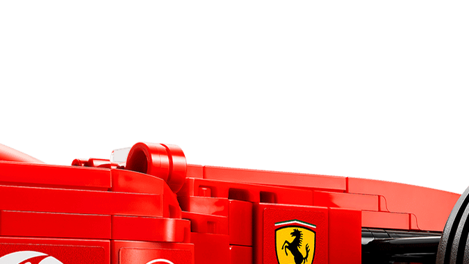 Lego Icons F1 F2004 tiene detalles en las ruedas.