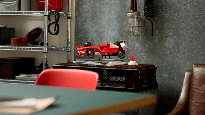 Lego Icons F1 F2004 ideal para un regalo.