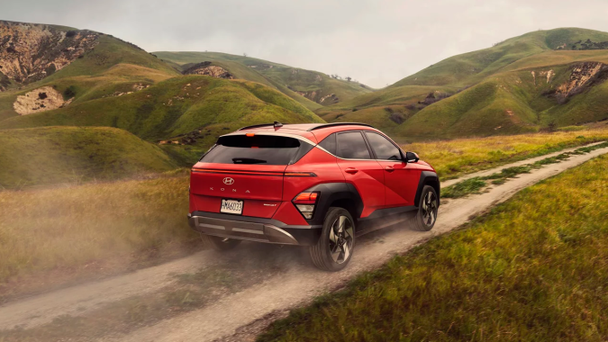 Hyundai Kona 2026 tiene un buen manejo.