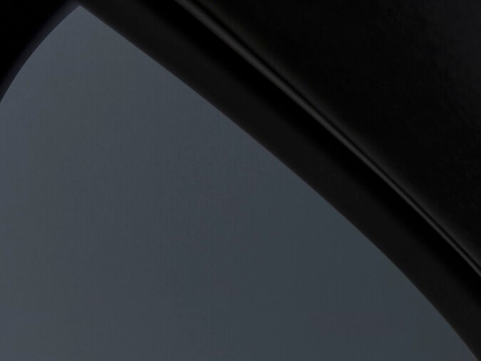 Interior Audi RS5 Sedan con volante deportivo, pantallas infotainment y asientos de cuero