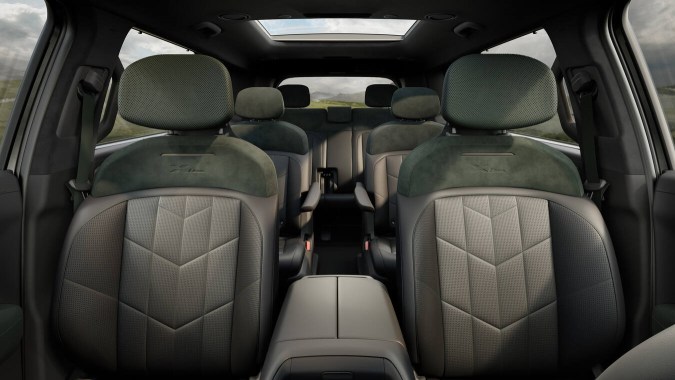 Kia Telluride HEV 2027 tiene tres filas de asientos.