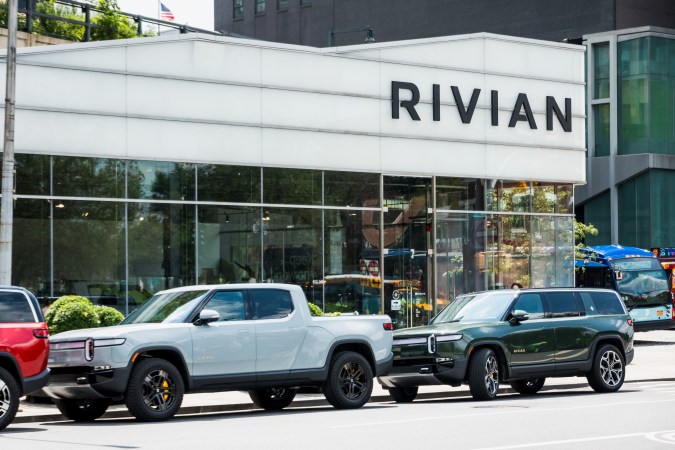 Rivian logra mejoras en sus vehículos de primera generación R1.