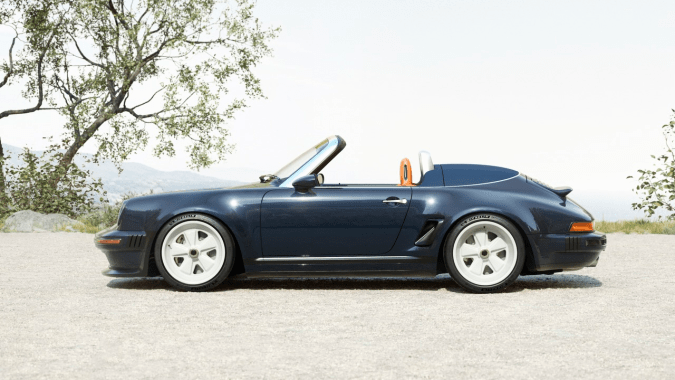 Porsche 911 Carrera Cabriolet Reimagined By Singer tiene un techo más ligero.