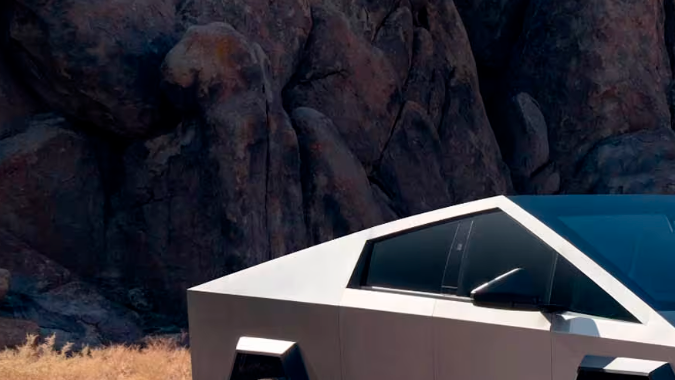 Tesla Cybertruck reduce su precio a $62,000 dólares.