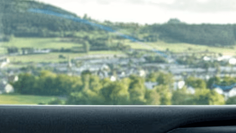 Tesla Model X usa un volante tipo horquilla.