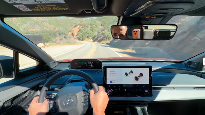 Toyota C-HR 2026 tiene un manejo equilibrado.