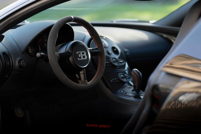 Bugatti Veyron Super Sport World Record Edition tiene un interior renovado.