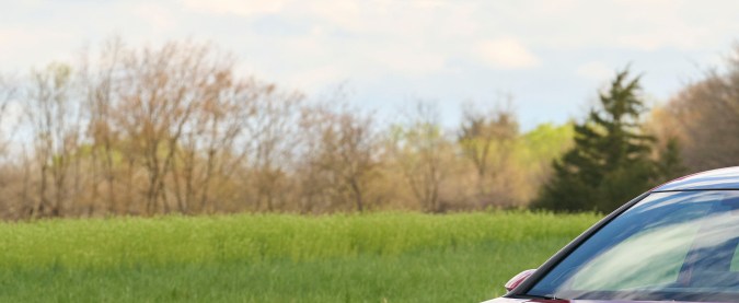 Golf GTI 2026 Autobahn en rojo metálico Kings Red, hatchback deportivo Volkswagen para 2026.