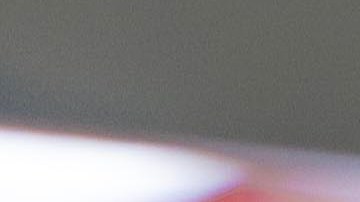 Logo Subaru iluminado en el nuevo SUV eléctrico que se presentará en el New York Auto Show 2026