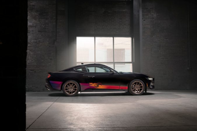 Ford Mustang EcoBoost TLD Signature Edition 2026 por Troy Lee Designs logra resaltar.