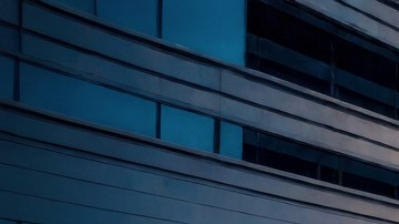 Nissan Z NISMO 2027 en verde con transmisión manual, perfil lateral en carretera urbana al atardecer, potencia y estilo japonés.