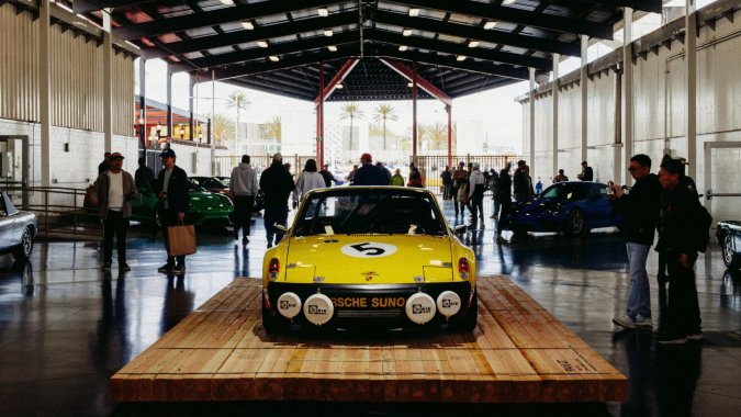 Porsche 914/6 GT destacado en exhibición Air Water Show OC Fair Center, California 2025.