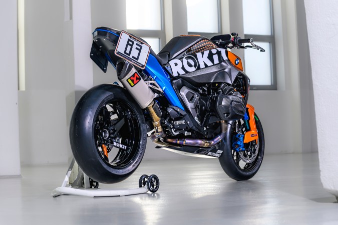 BMW R 1300 R Superhooligan es una muestra del poder de la marca en Superbike.