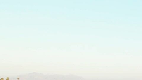 Vista panorámica de Culdesac Tempe, ciudad car-free en EE.UU. con tranvías y arquitectura sostenible.