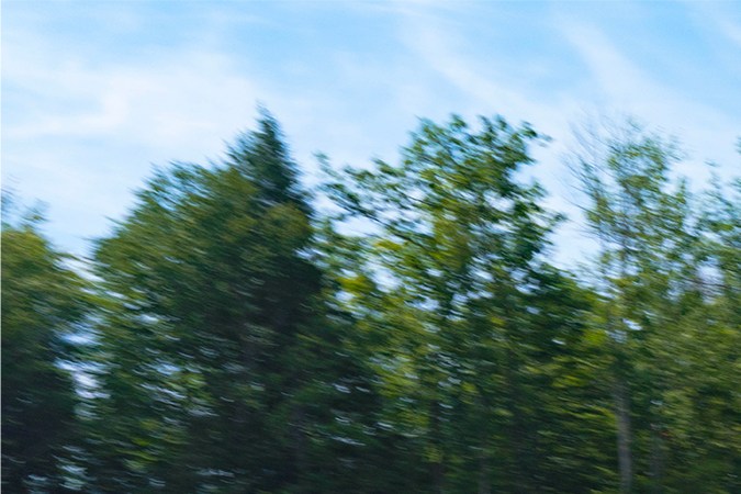 Dodge Challenger Swinger verde lima de frente en pista