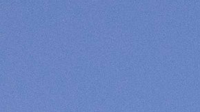 Ford Explorer Limited 2020 azul vista trasera en carretera montañosa, SUV afectado por recall cámara reversa y limpiaparabrisas.