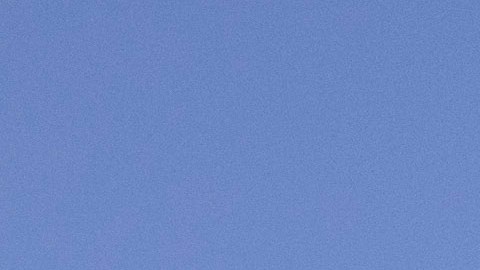 Ford Explorer Limited 2020 azul vista trasera en carretera montañosa, SUV afectado por recall cámara reversa y limpiaparabrisas.