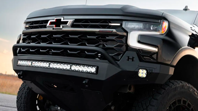 Hennessey Goliath 700 ZR2 añade luces led externas.