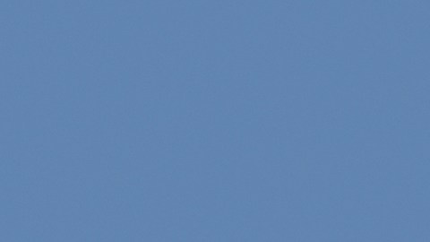 Hyundai Palisade híbrido 2026 en movimiento por autopista soleada, diseño robusto y eficiente.