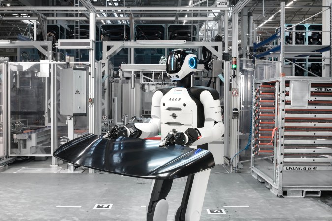 Robot humanoide AEON para BMW busca reducir horas de trabajo.