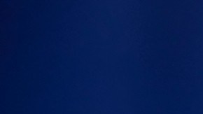 Detalle frontal BMW i3: logo icónico y faros LED en el sedán eléctrico Neue Klasse con récord de autonomía