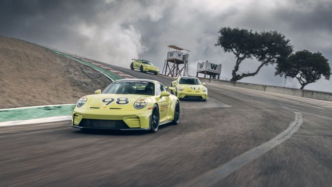 Situado entre las pintorescas colinas del condado de Monterey, el WeatherTech Raceway Laguna Seca ofrece un entorno ideal para esta experiencia Porsche Track