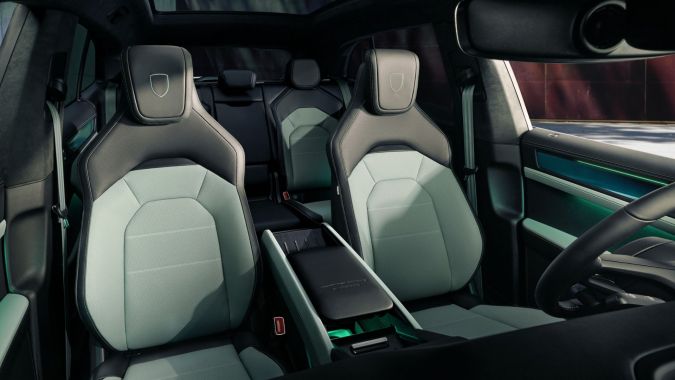 Porsche Cayenne S Electric 2026 tiene acabados exclusivos.