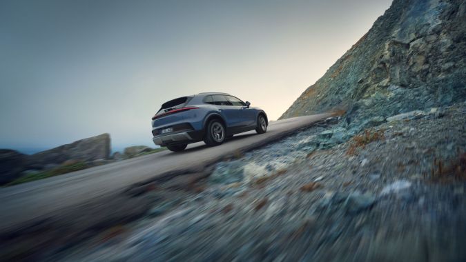 Porsche Cayenne S Electric 2026 tiene una potencia por encima de los 550 caballos de fuerza.