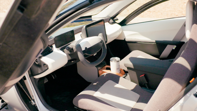 Vehículo solar Aptera tendrá un interior minimalista.