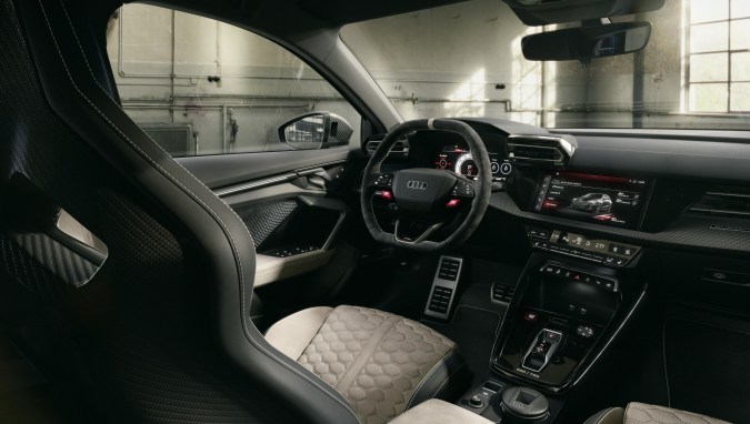 Audi RS 3 Sedan competition limited tiene un interior deportivo.