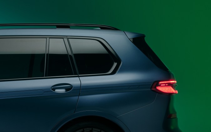 BMW Alpina XB7 2026 tiene un acabado en mate.