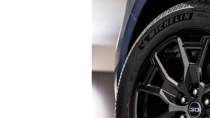 Ford Expedition 30th Anniversary Edition 2027 tiene unos rines exclusivos.