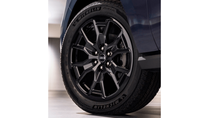 Ford Expedition 30th Anniversary Edition 2027 tiene unos rines exclusivos.