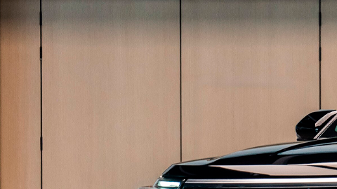 Ford Explorer Platinum Hybrid 2026 Papa León XIV tiene un acabado especial.