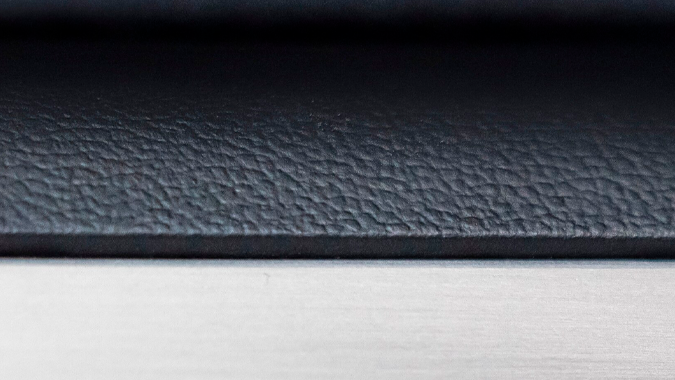 Ford Explorer Platinum Hybrid 2026 Papa León XIV tiene detalles del Vaticano.