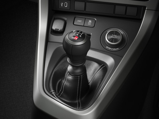 Toyota GR Yaris Type 26 tiene una nueva palanca de cambios.