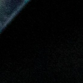 Motor de auto desmontado con junta de culata visible, ejemplo de sustitución de junta de culata en taller mecánico especializado.